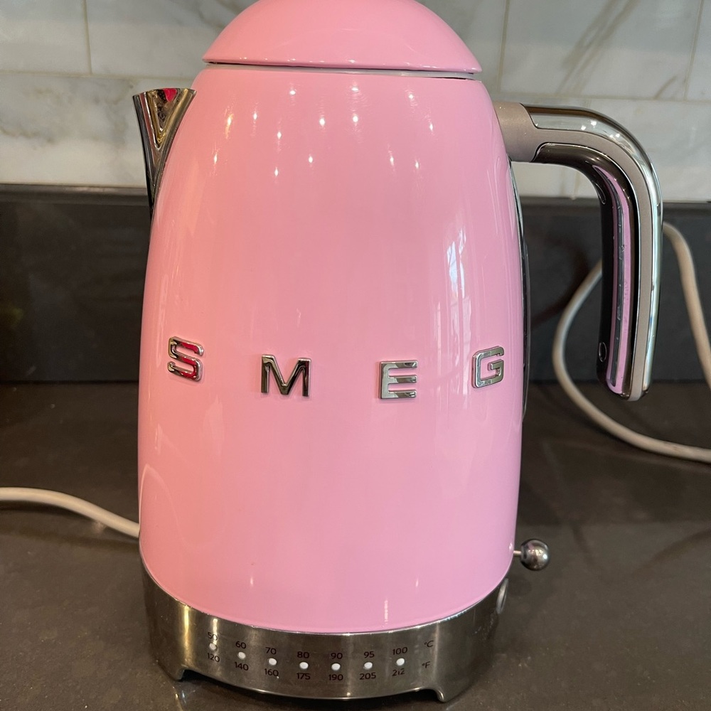 Smeg Variable Temperature Electric Kettle - Pink
